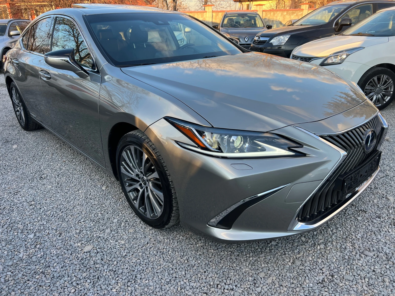 Lexus ES 300 2.5I-HYBRID-FUL-FUL-92000KM-ГАРАНЦИОНЕН - изображение 8