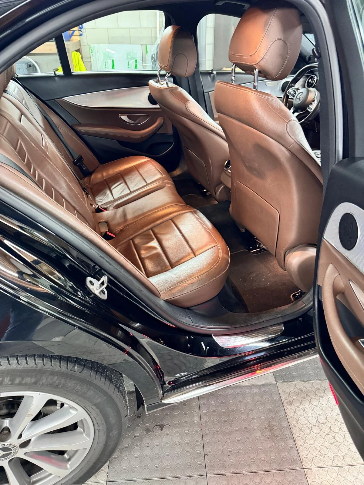 Mercedes-Benz E 200  - изображение 4