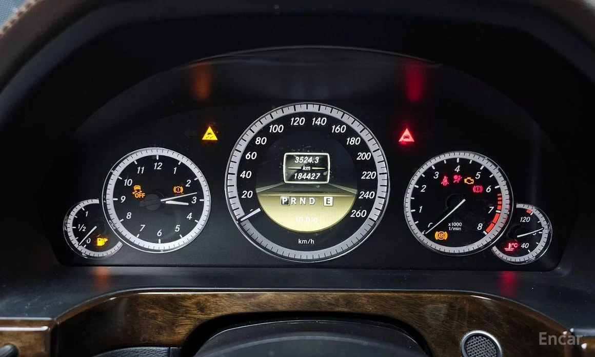 Mercedes-Benz E 200  - изображение 8