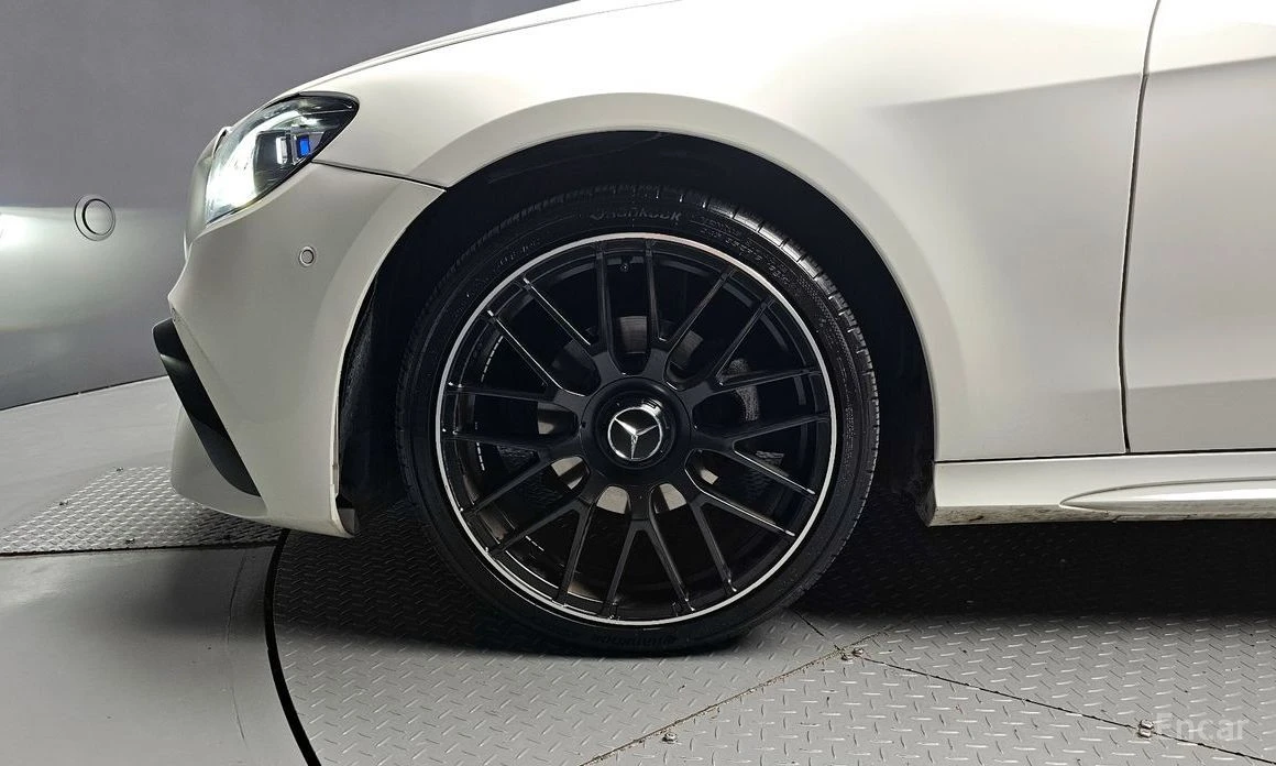 Mercedes-Benz E 200  - изображение 5