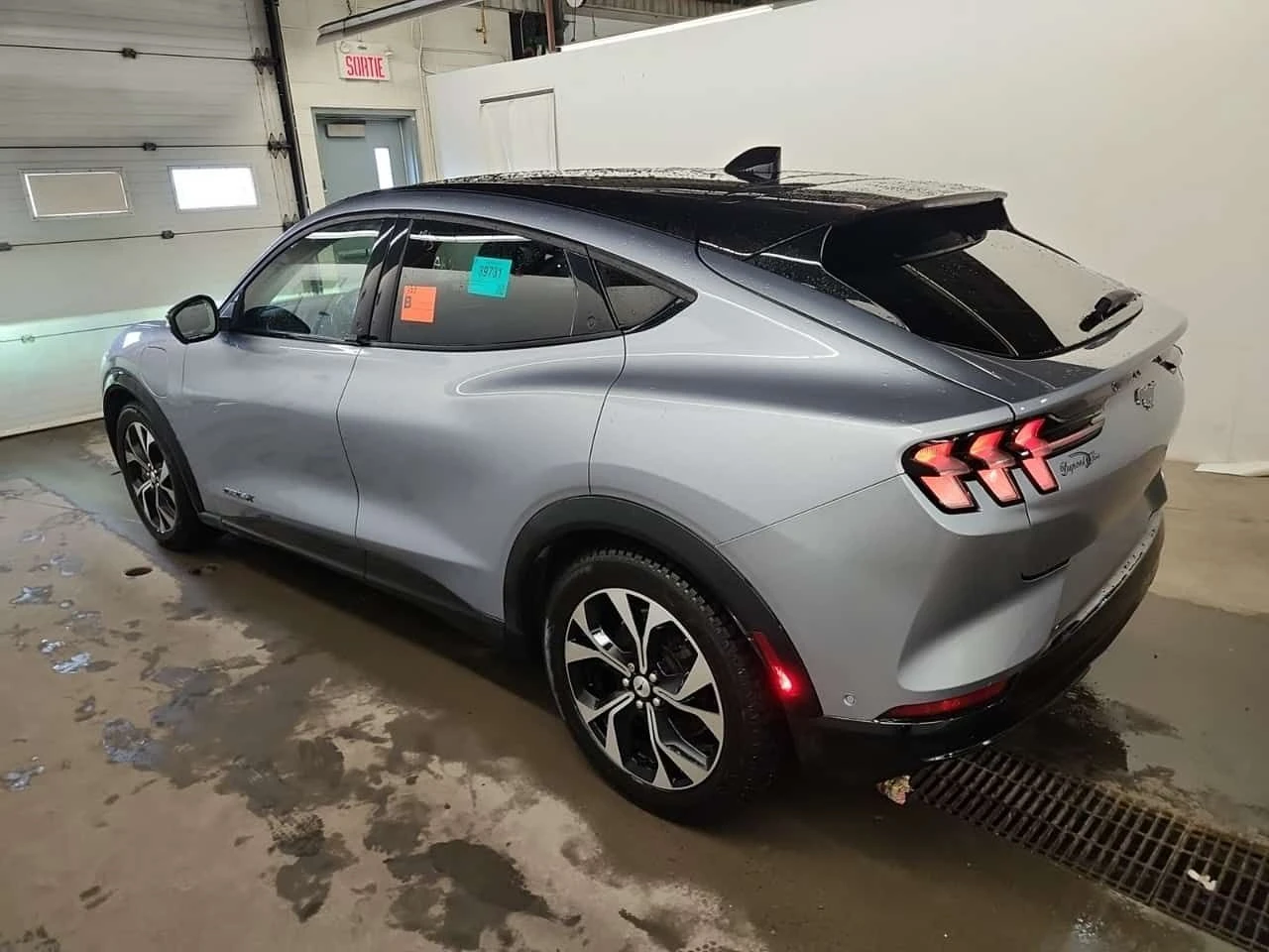 Ford Mustang Mach-E * BLIND SPOT* KEYLESS* , снимка 4 - Автомобили и джипове - 54120435