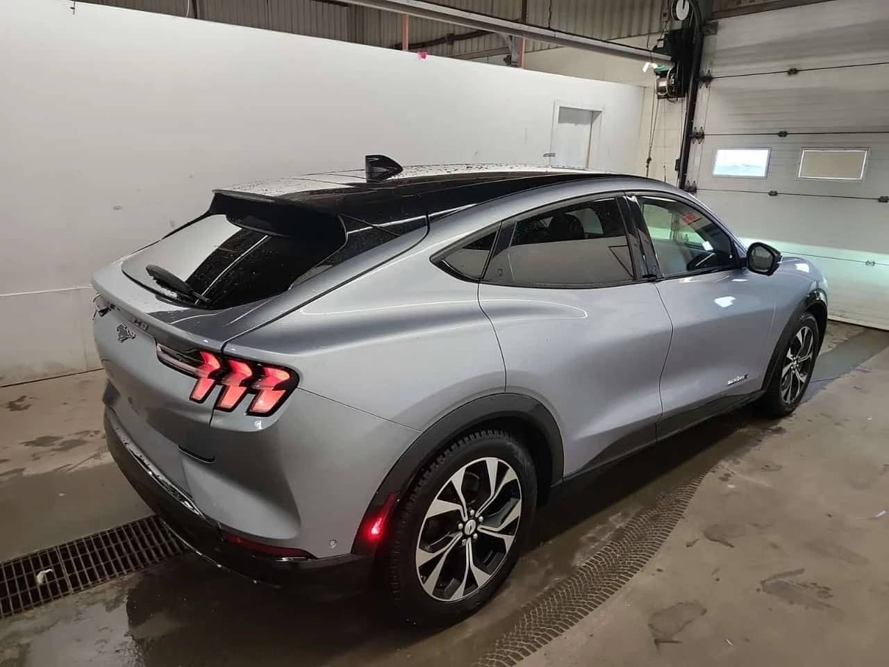 Ford Mustang Mach-E * BLIND SPOT* KEYLESS* , снимка 3 - Автомобили и джипове - 54120435