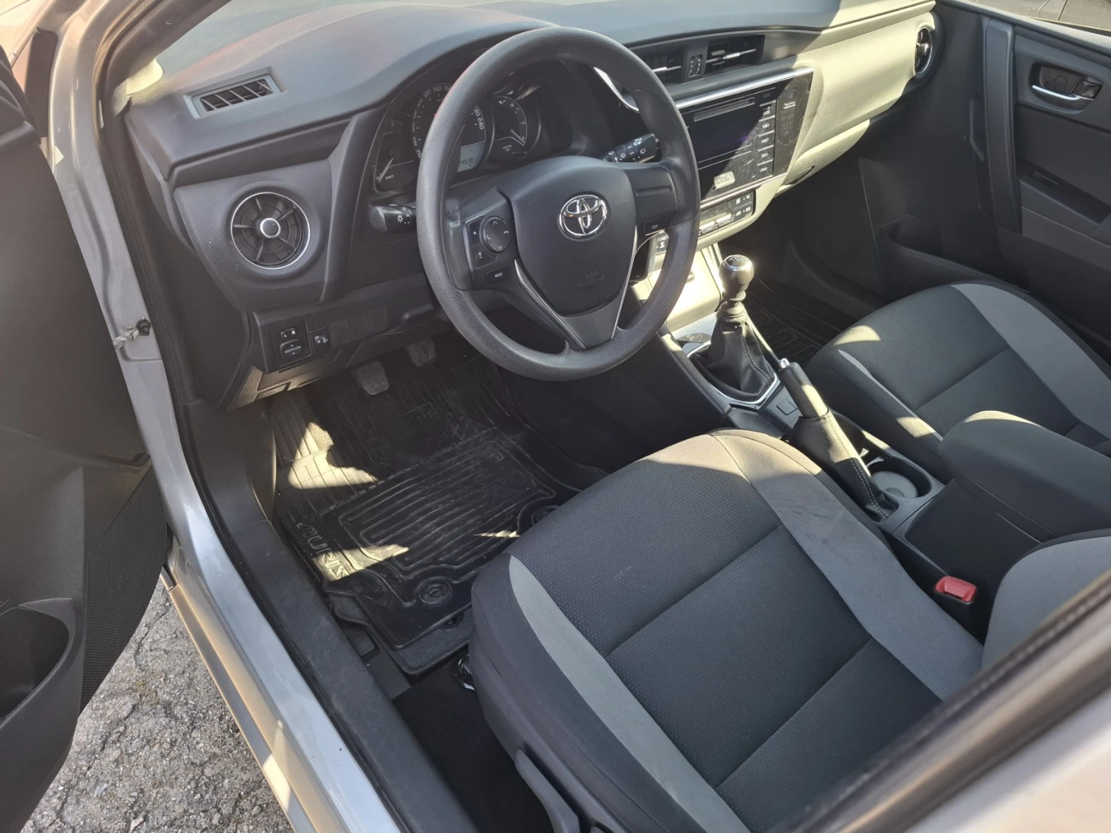 Toyota Auris 1.4 D-4D * 149380 км. * EURO6, снимка 5 - Автомобили и джипове - 54189312