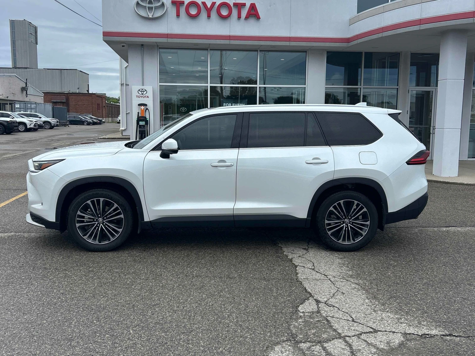 Toyota Grand Highlander Hybrid Platinum Max * AWD * Carfax * , снимка 4 - Автомобили и джипове - 55200823