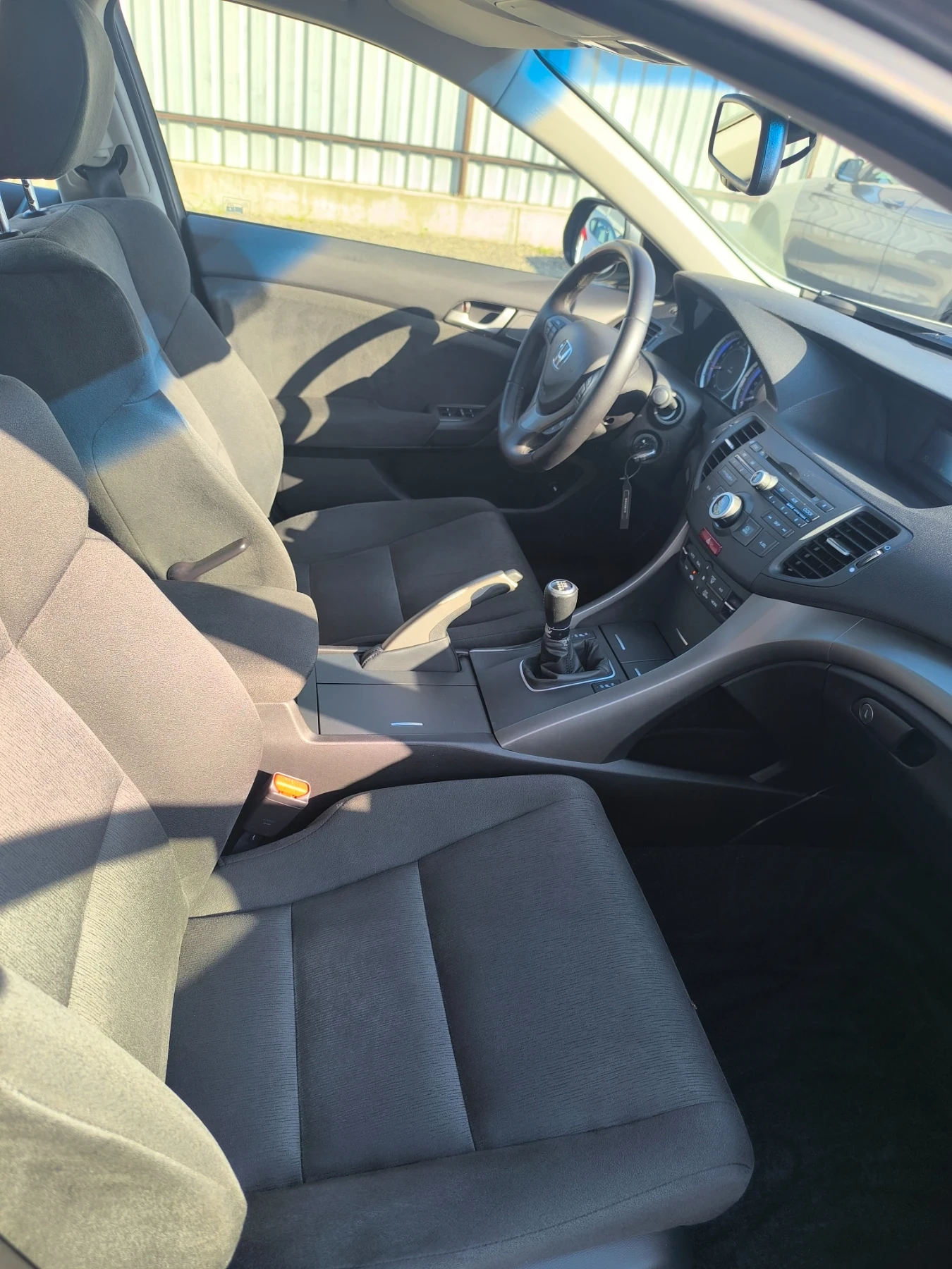 Honda Accord 2.0 бензин, 156 к.с, снимка 14 - Автомобили и джипове - 55435645