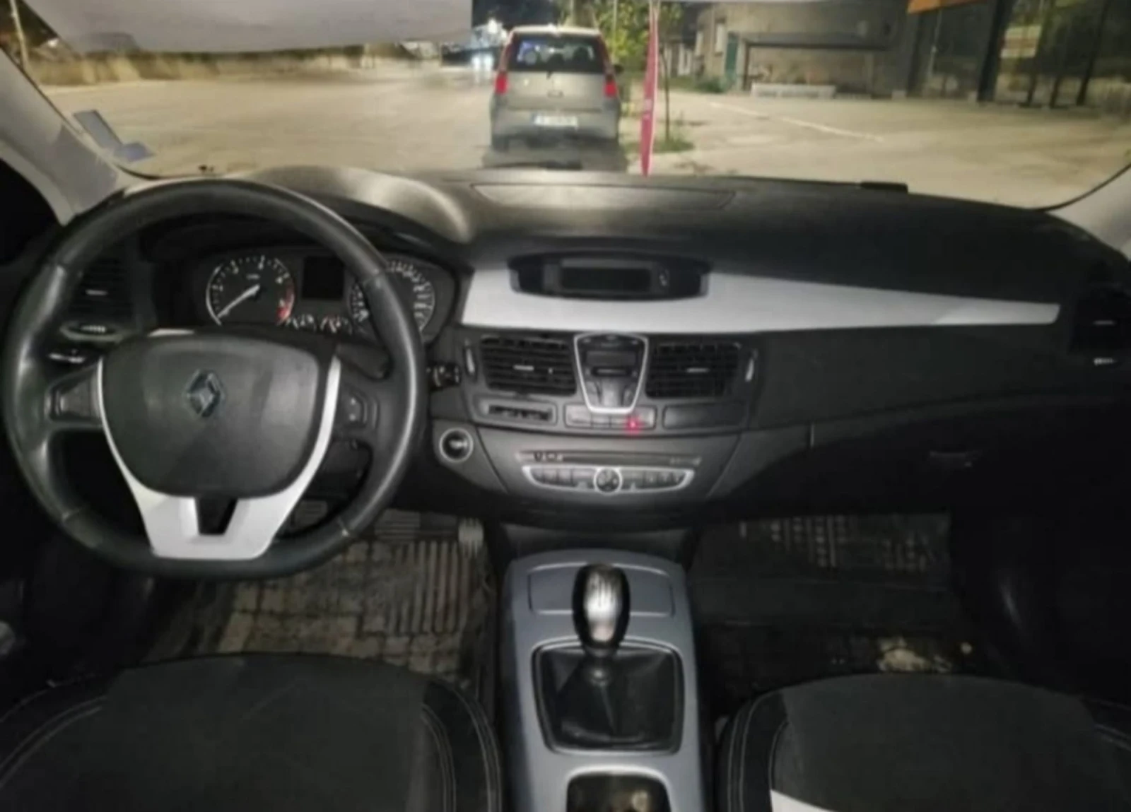 Renault Laguna 2DCI 150hp, снимка 9 - Автомобили и джипове - 55514177