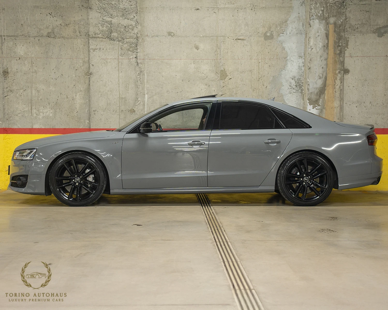 Audi S8 PLUS* CERAMIC BRAKES* B&O* CARBON* EXCLUSIVE* FULL, снимка 2 - Автомобили и джипове - 55630425