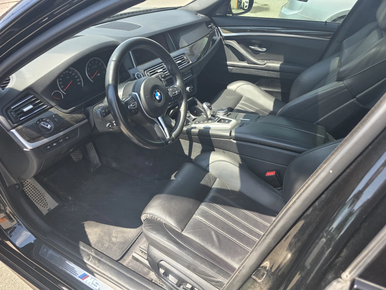 BMW M5 * 4dr Sdn * АВТОКРЕДИТ БЕЗ ПЪРВОНАЧАЛНА ВНОСКА* , снимка 5 - Автомобили и джипове - 55973816