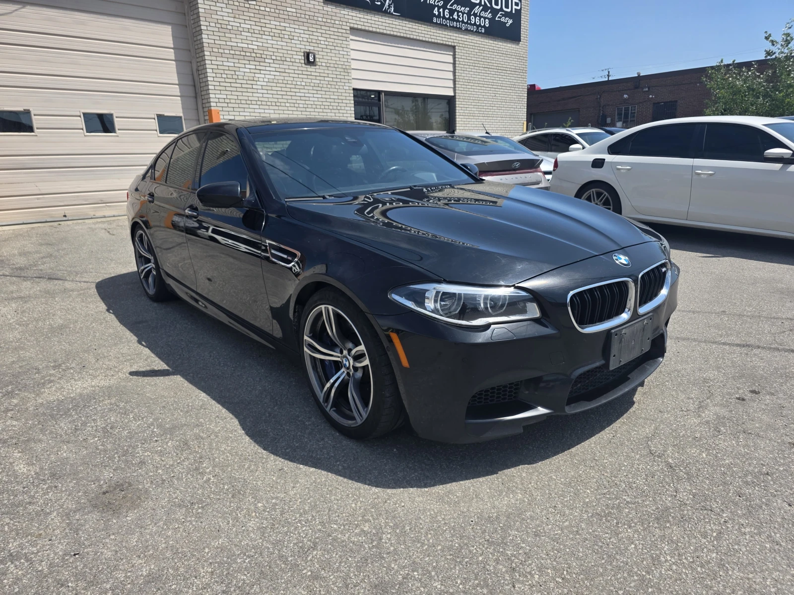 BMW M5 * 4dr Sdn * АВТОКРЕДИТ БЕЗ ПЪРВОНАЧАЛНА ВНОСКА* , снимка 15 - Автомобили и джипове - 55973816