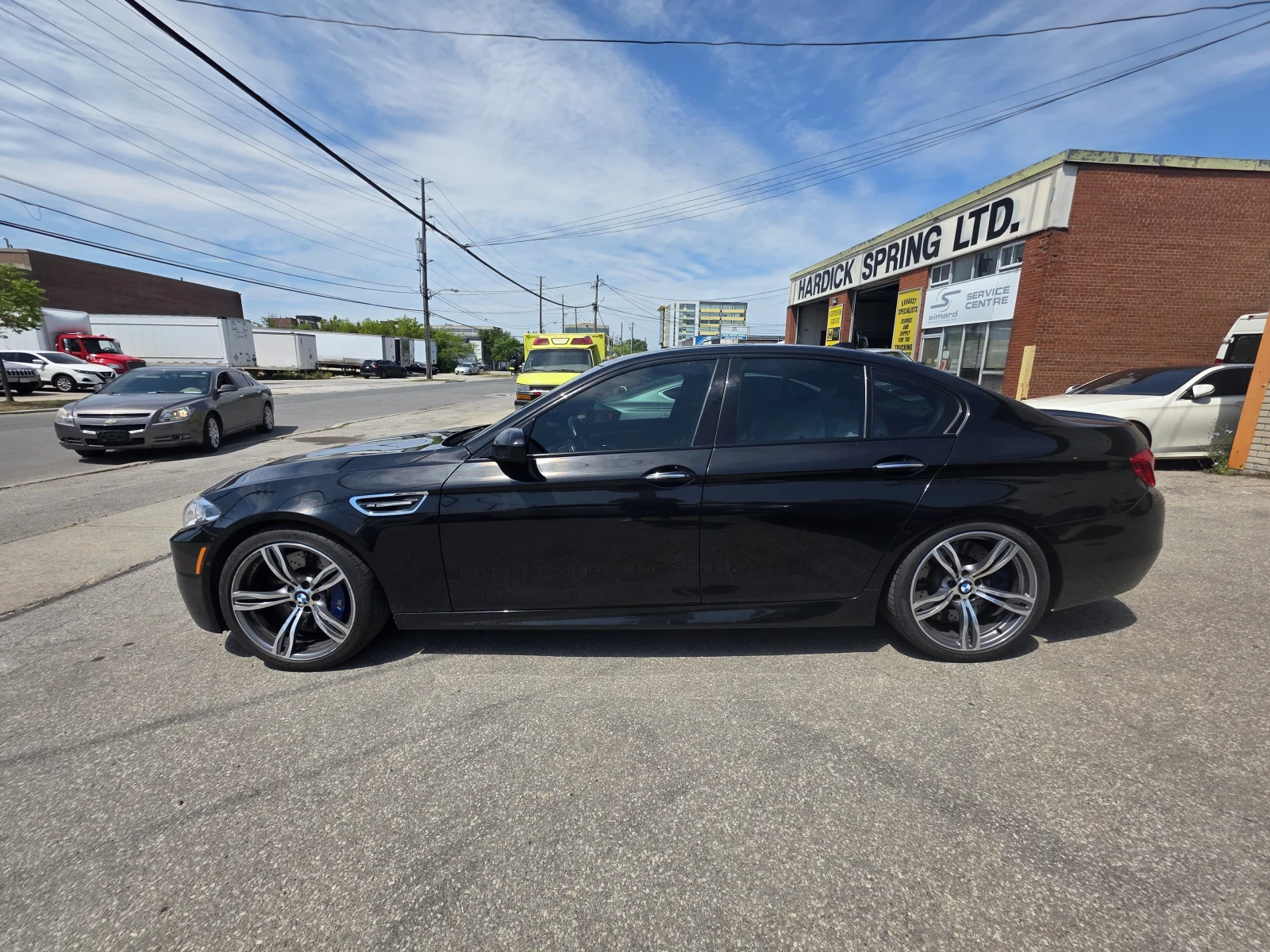 BMW M5 * 4dr Sdn * АВТОКРЕДИТ БЕЗ ПЪРВОНАЧАЛНА ВНОСКА* , снимка 2 - Автомобили и джипове - 55973816