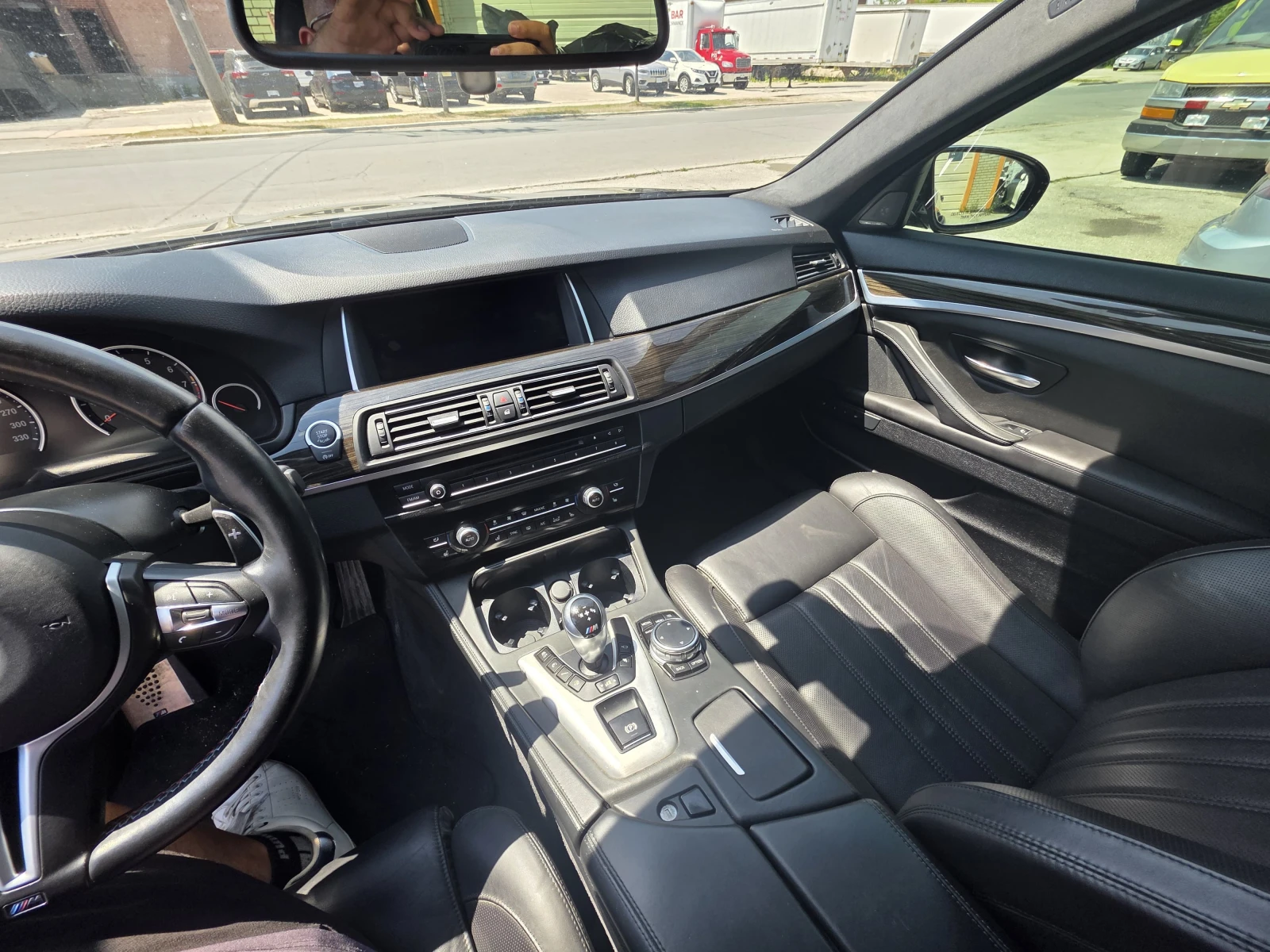 BMW M5 * 4dr Sdn * АВТОКРЕДИТ БЕЗ ПЪРВОНАЧАЛНА ВНОСКА* , снимка 17 - Автомобили и джипове - 55973816