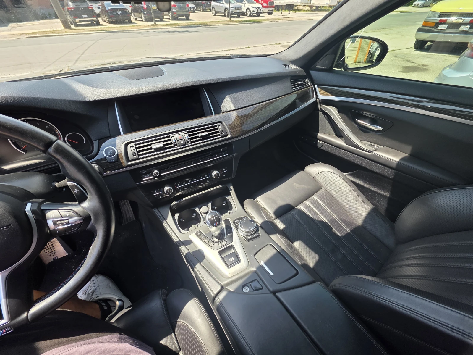 BMW M5 * 4dr Sdn * АВТОКРЕДИТ БЕЗ ПЪРВОНАЧАЛНА ВНОСКА* , снимка 9 - Автомобили и джипове - 55973816
