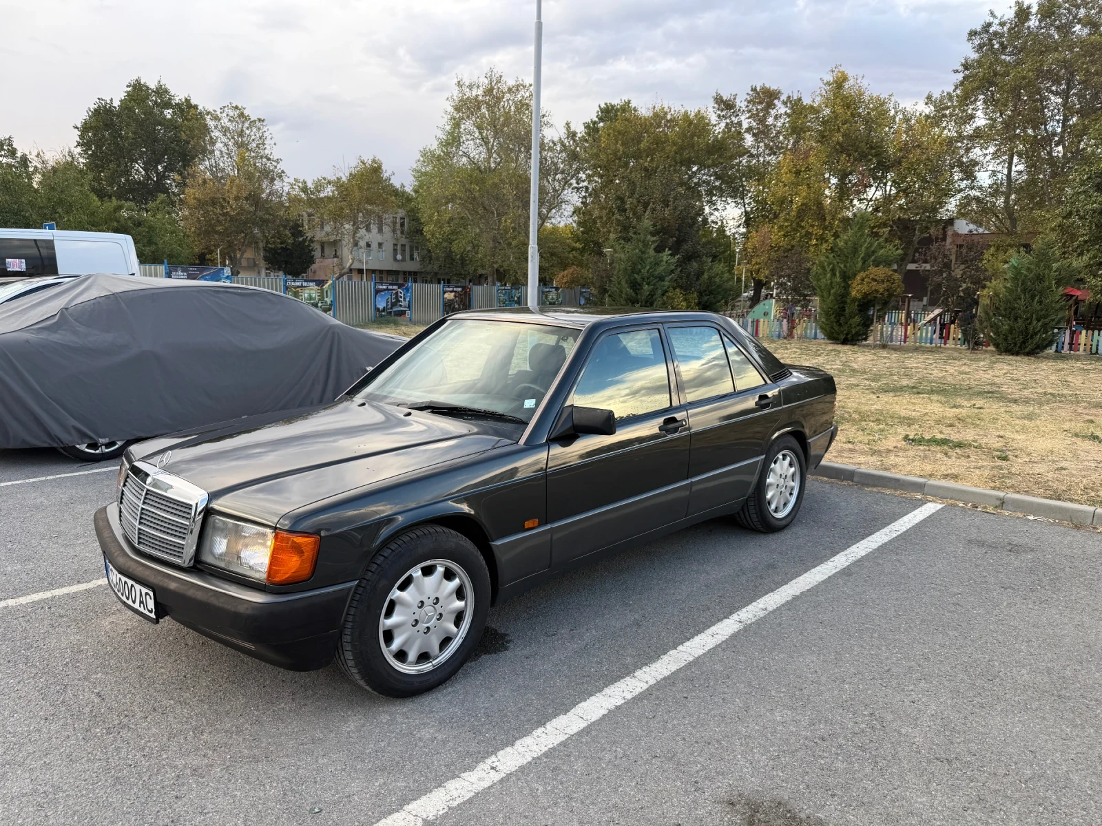 Mercedes-Benz 190 2.0, снимка 4 - Автомобили и джипове - 56183939