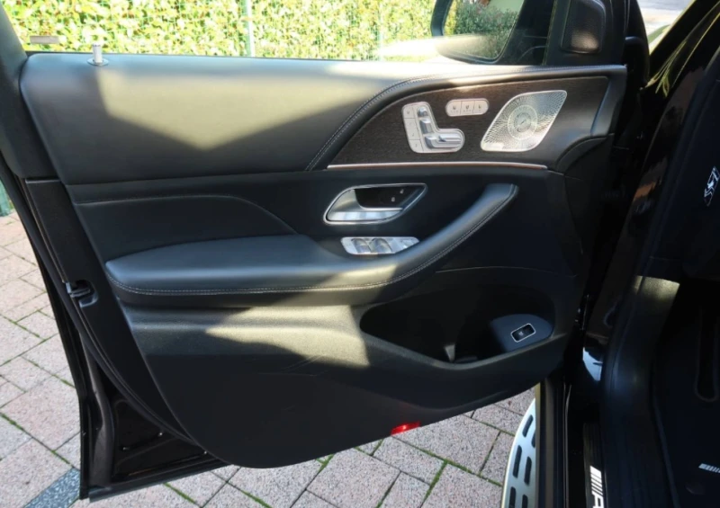 Mercedes-Benz GLE 63 S AMG 4Matic+ , снимка 9 - Автомобили и джипове - 52824002