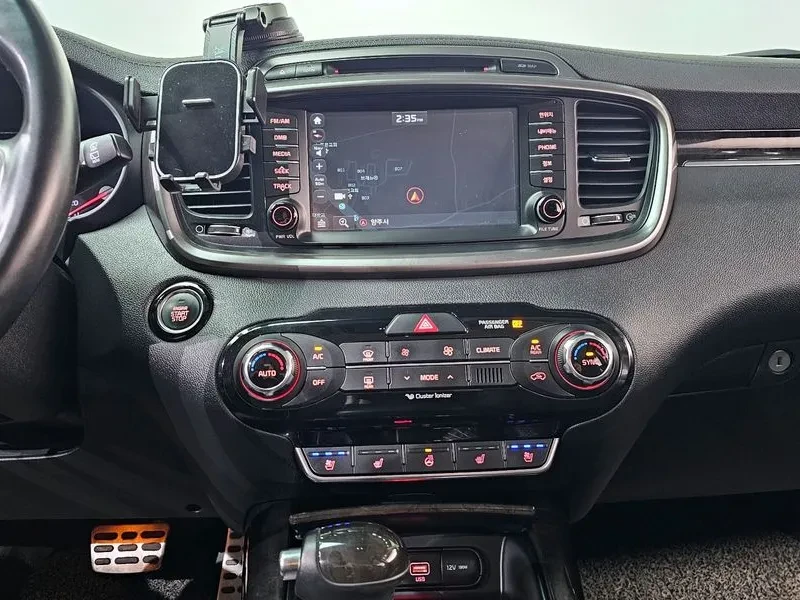 Kia Sorento 2.2 CRDI 4WD - САМО 30% АВАНС, снимка 13 - Автомобили и джипове - 55899872