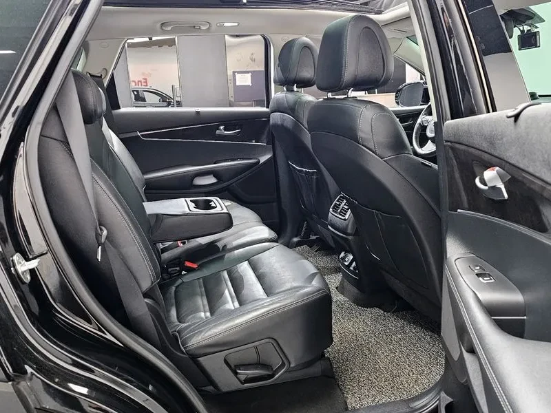 Kia Sorento 2.2 CRDI 4WD - САМО 30% АВАНС, снимка 11 - Автомобили и джипове - 55899872
