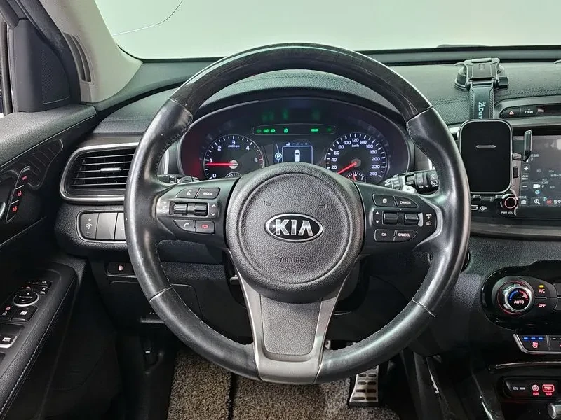 Kia Sorento 2.2 CRDI 4WD - САМО 30% АВАНС, снимка 12 - Автомобили и джипове - 55899872