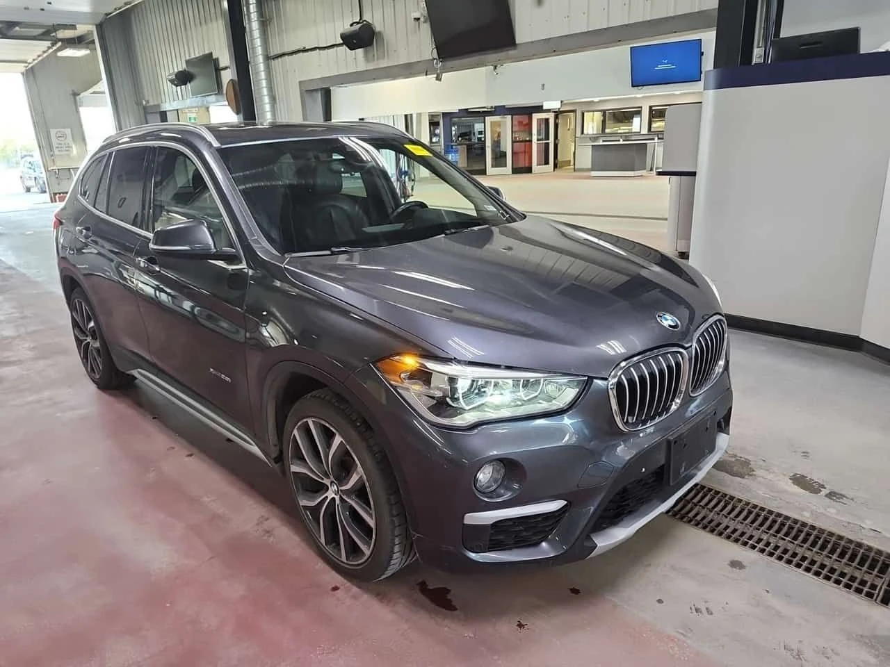 BMW X1  2 КЛЮЧА/ПОДГРЕВ/ПАНО/xDrive28i/CARFAX/ФИНАНСИРАНЕ