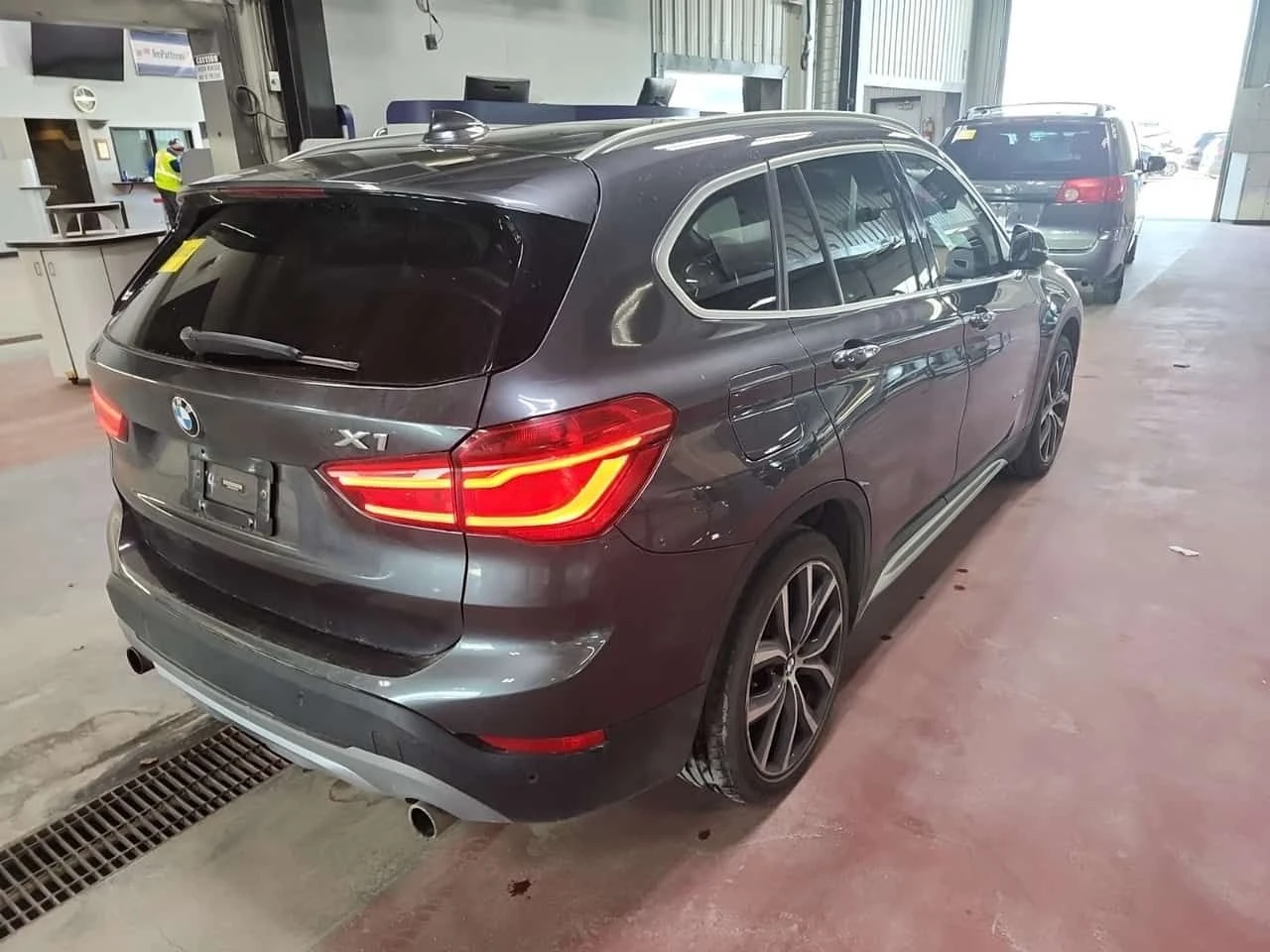 BMW X1  2 КЛЮЧА/ПОДГРЕВ/ПАНО/xDrive28i/CARFAX/ФИНАНСИРАНЕ, снимка 4 - Автомобили и джипове - 54718907