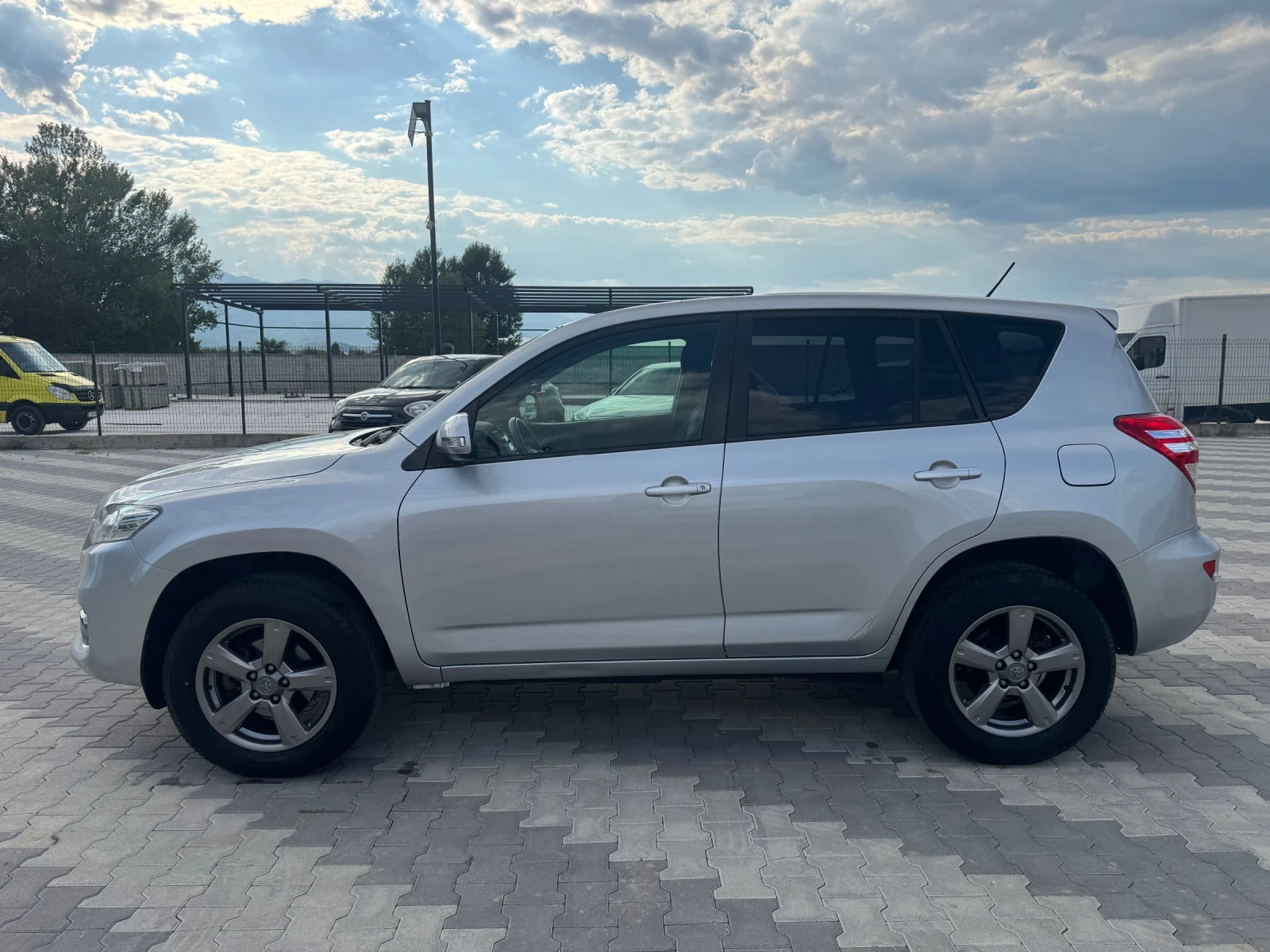 Toyota Rav4 2.2D4D 150k.c, снимка 7 - Автомобили и джипове - 55547126