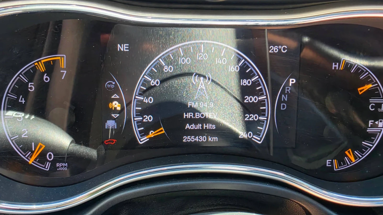 Jeep Grand cherokee 5.7 HEMI * 8ZF* ТV* PANO* * DISTRONIC* , снимка 9 - Автомобили и джипове - 55616398