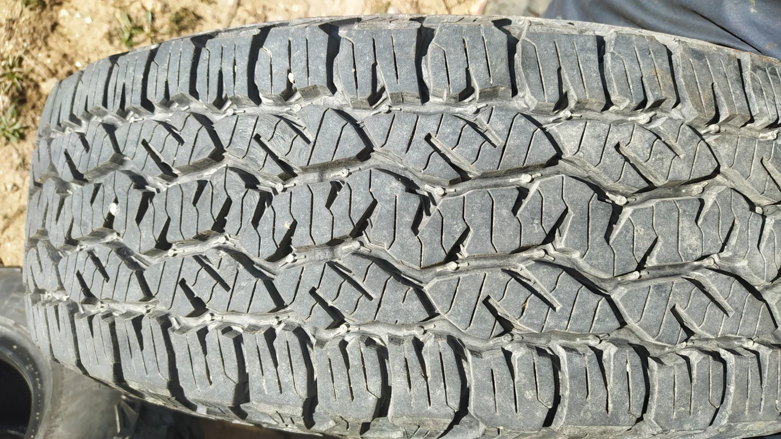 Гуми Всесезонни 215/70R16