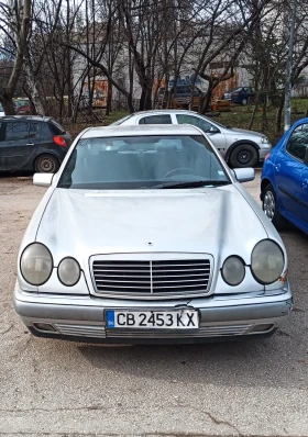 Mercedes-Benz E 200, снимка 1