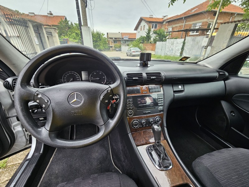 Mercedes-Benz C 220 НОВ ВНОС ИТАЛИЯ , снимка 9 - Автомобили и джипове - 45934127