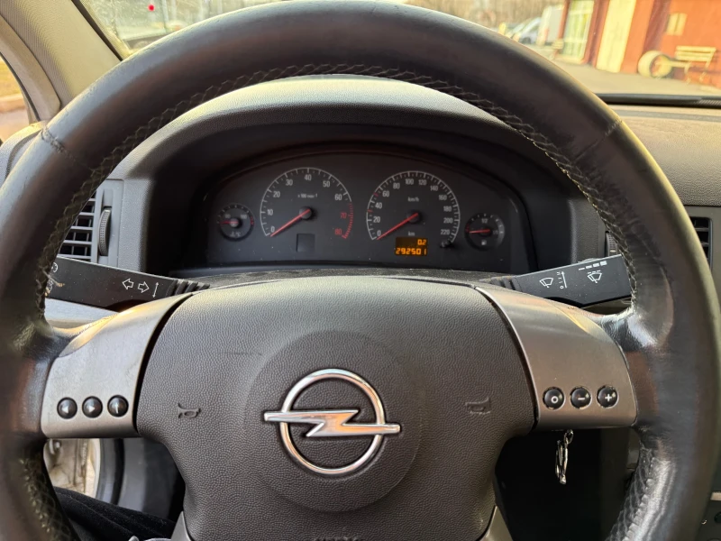 Opel Vectra ПЕРФЕКТНА 1.8 С ГАЗ, снимка 7 - Автомобили и джипове - 48972451