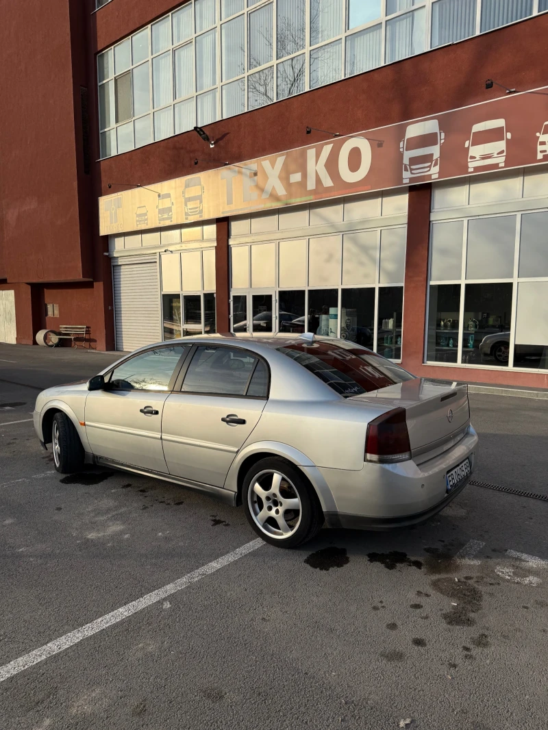 Opel Vectra ПЕРФЕКТНА 1.8 С ГАЗ, снимка 5 - Автомобили и джипове - 48972451