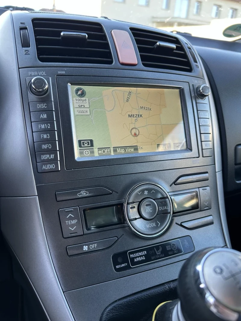 Toyota Auris, снимка 14 - Автомобили и джипове - 52402104