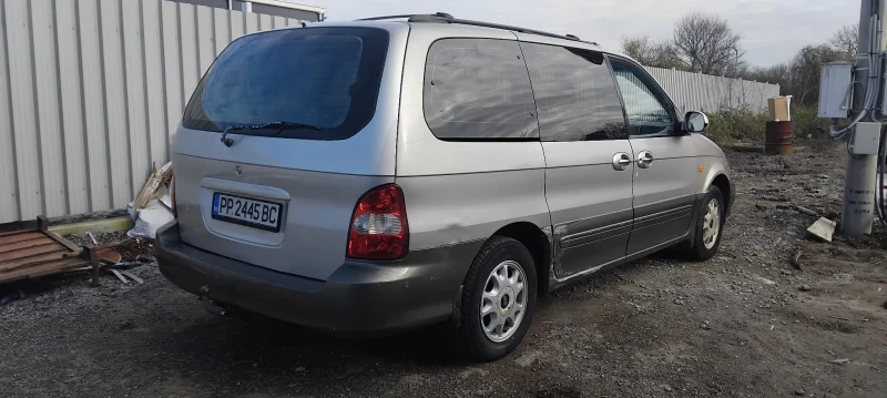 Kia Carnival, снимка 6 - Автомобили и джипове - 52700416