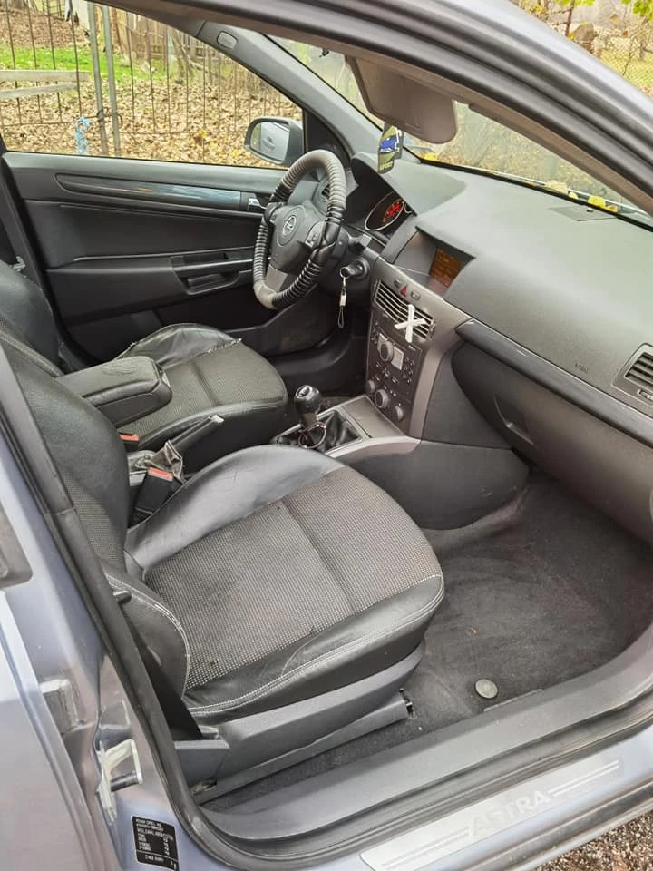 Opel Astra H, снимка 9 - Автомобили и джипове - 53117299