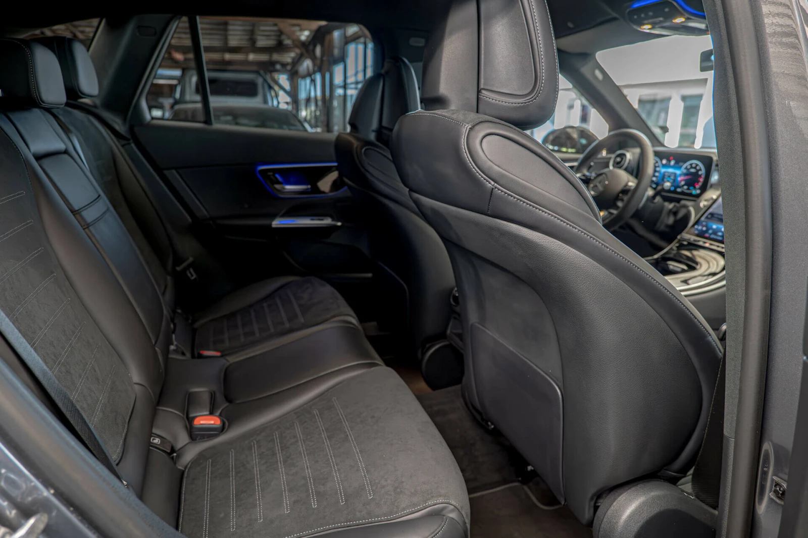 Mercedes-Benz GLC 200 AMG LINE/4Matic/Digital/Подгрев/Амбиент - изображение 9
