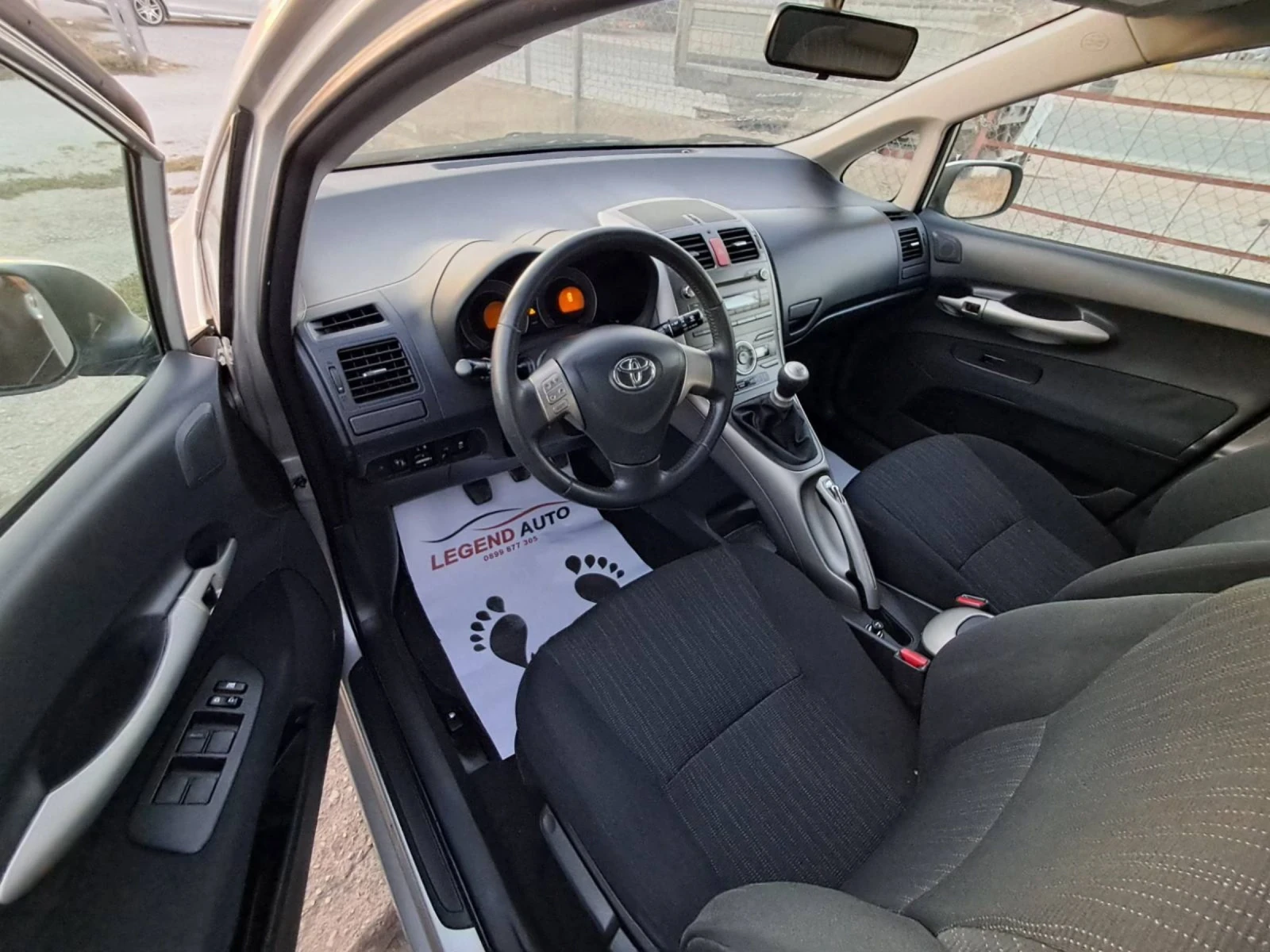 Toyota Auris 1.4D4D - изображение 9