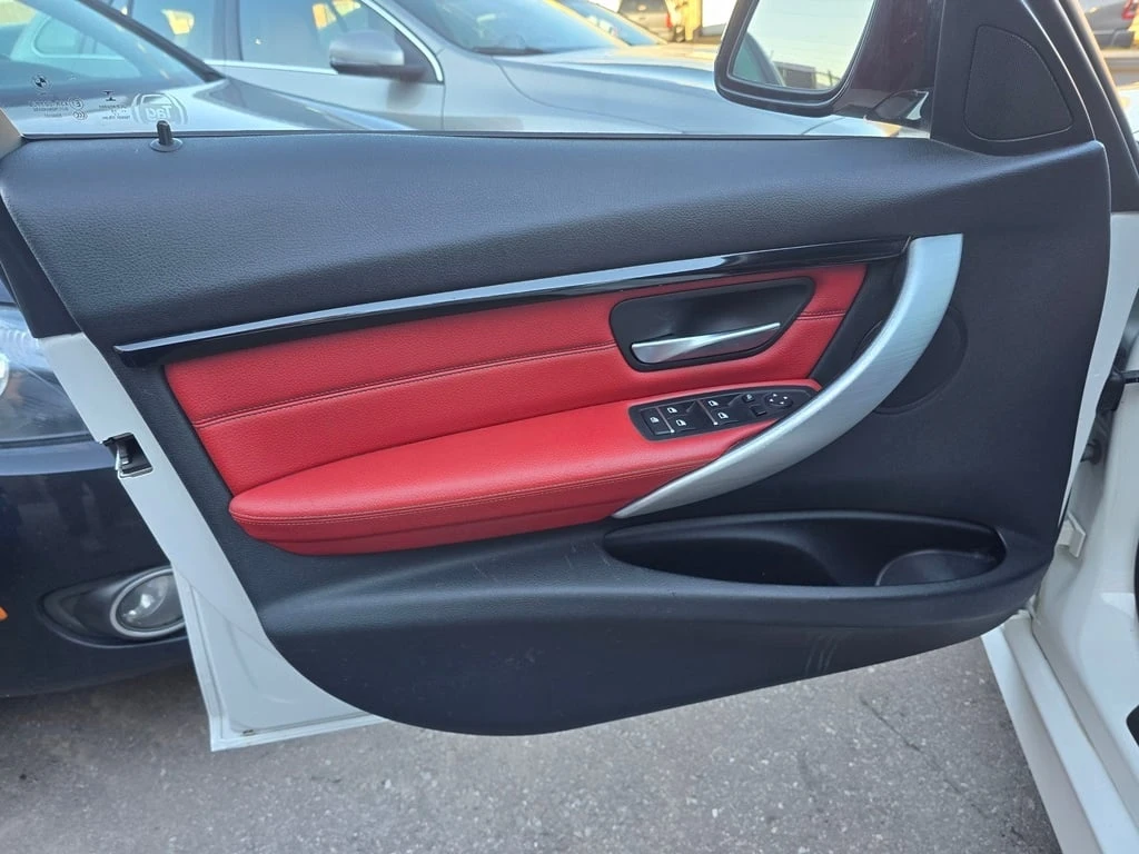 BMW 328 * 4dr Sdn 328i xDrive AWD * CARFAX * ЦЕНА ДО БГ - изображение 9