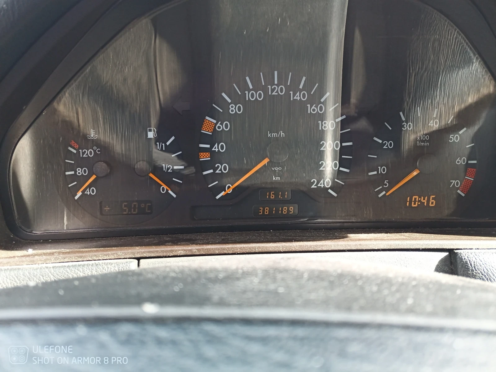 Mercedes-Benz E 200  - изображение 8