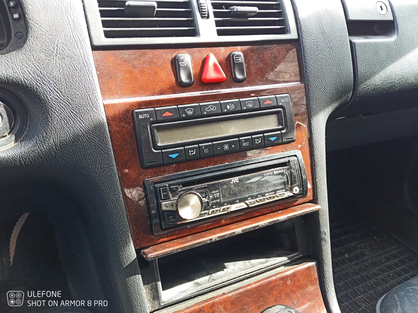 Mercedes-Benz E 200  - изображение 6