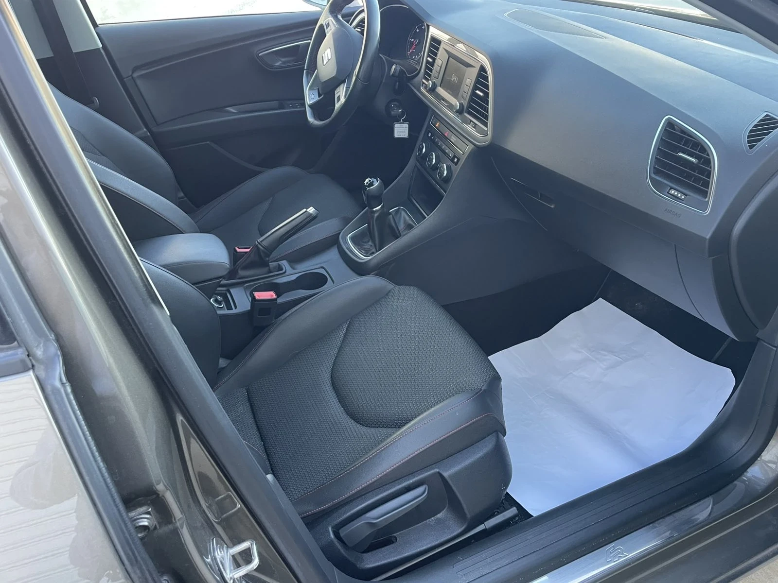 Seat Leon 2, 0TDI-FR-150k.c/EURO 6/КОЖА/ПОДГРЕВ/КАТО НОВ!!!, снимка 9 - Автомобили и джипове - 53789138