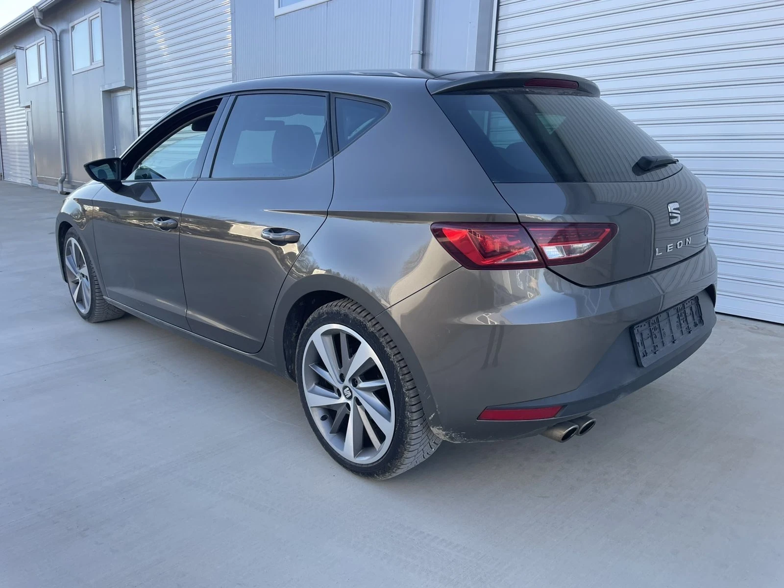 Seat Leon 2, 0TDI-FR-150k.c/EURO 6/КОЖА/ПОДГРЕВ/КАТО НОВ!!!, снимка 4 - Автомобили и джипове - 53789138