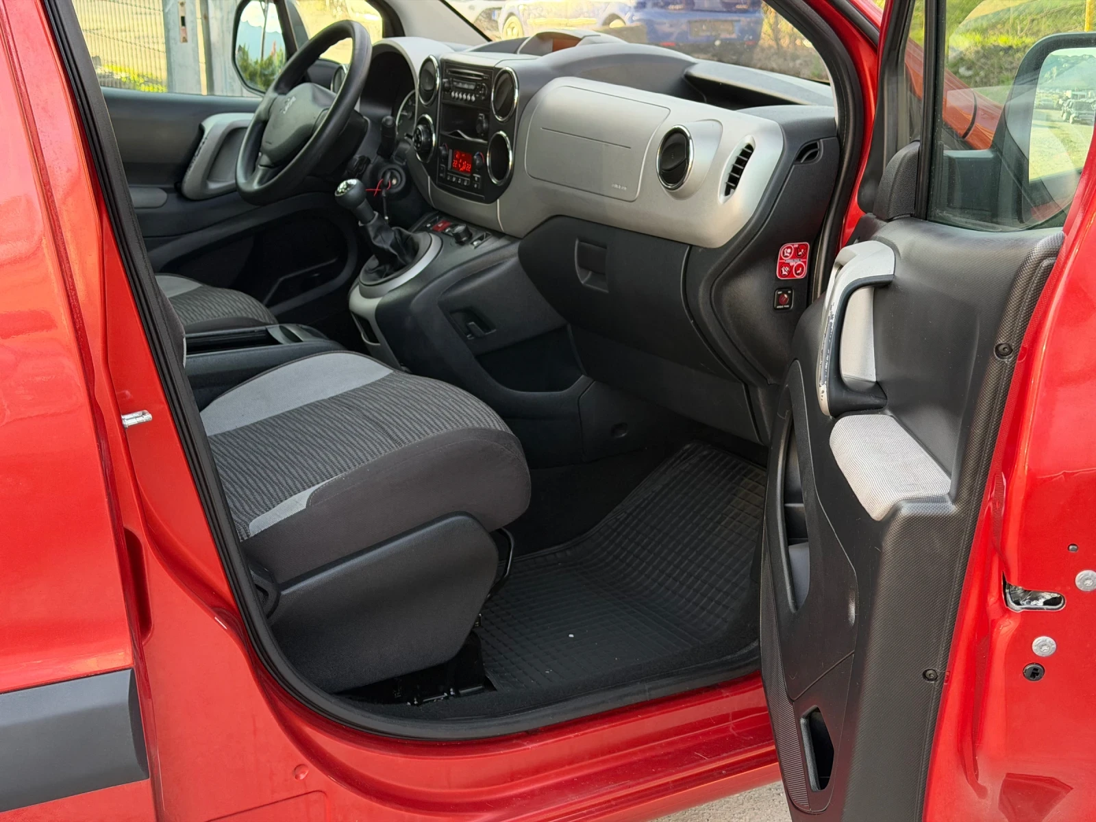 Peugeot Partner 1.6HDi 109кс * TEPEE* * Климатроник* , снимка 11 - Автомобили и джипове - 54131990