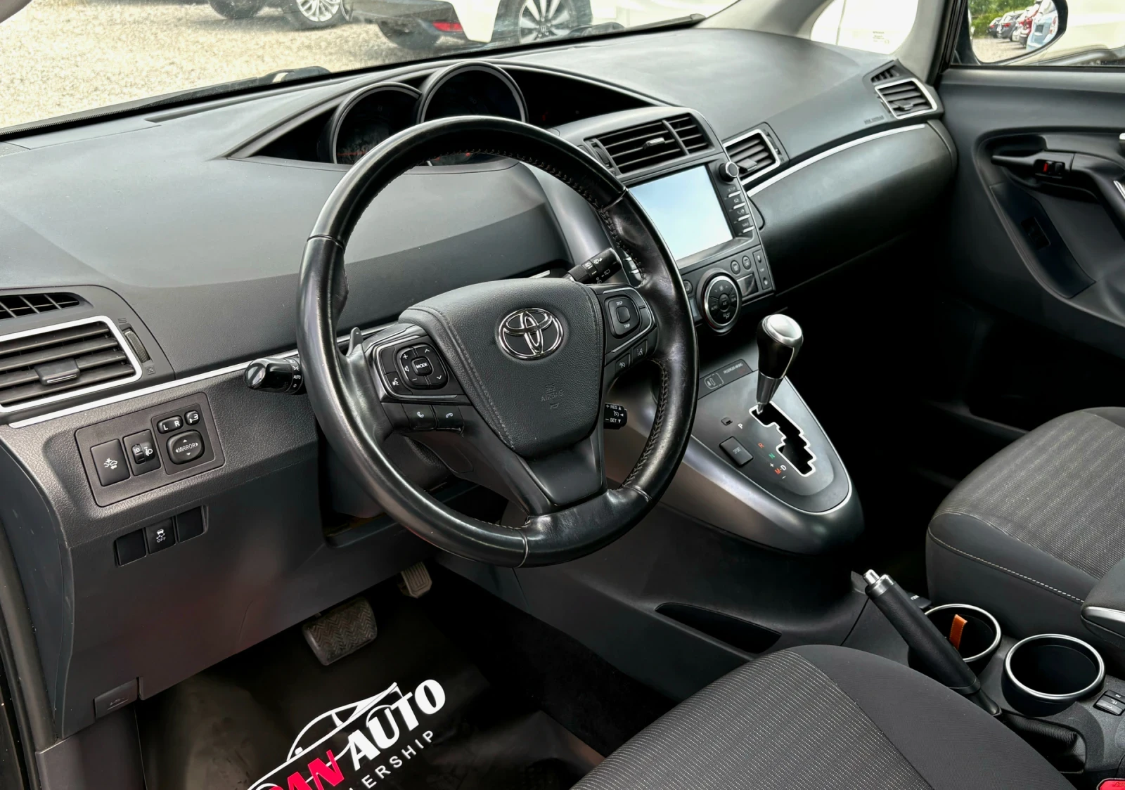 Toyota Verso 1.8 бензин! ТОП! С ГАРАНЦИЯ , снимка 3 - Автомобили и джипове - 54888980