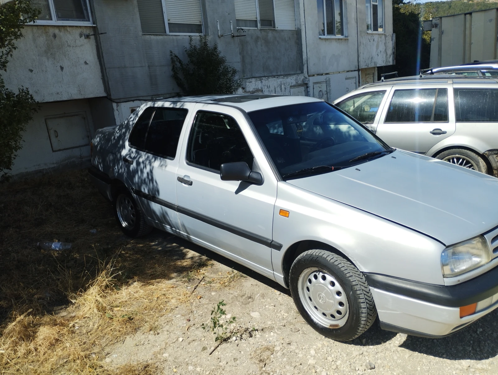 VW Vento, снимка 4 - Автомобили и джипове - 56001791