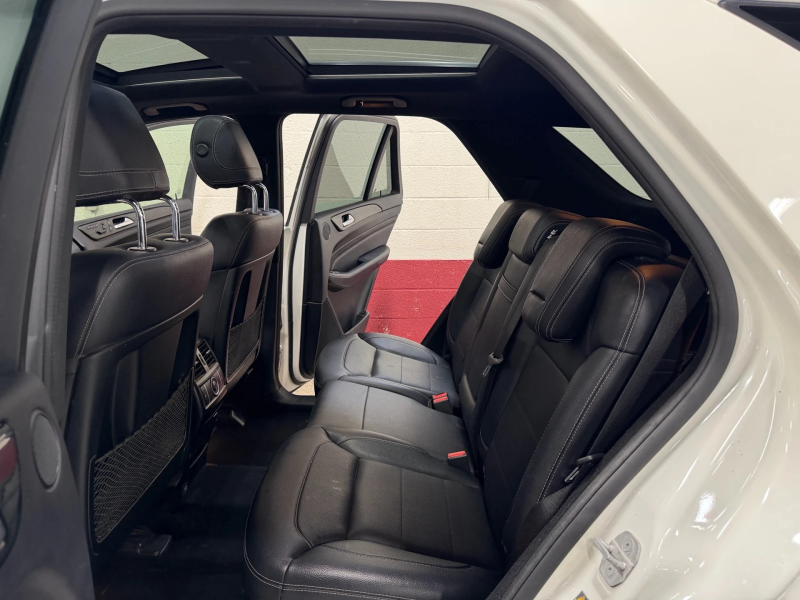 Mercedes-Benz ML 350 AMG PKG / H&K / 360 / PANO / ПОДГРЕВИ / KEYLESS, снимка 17 - Автомобили и джипове - 53804658