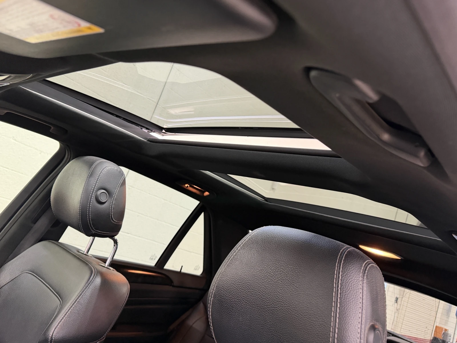 Mercedes-Benz ML 350 AMG PKG / H&K / 360 / PANO / ПОДГРЕВИ / KEYLESS, снимка 16 - Автомобили и джипове - 53804658