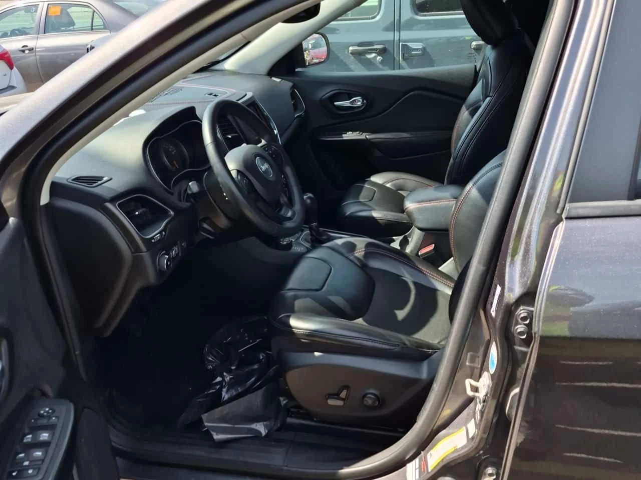 Jeep Cherokee * TRAILHAWK * CARFAX * , снимка 6 - Автомобили и джипове - 54121747