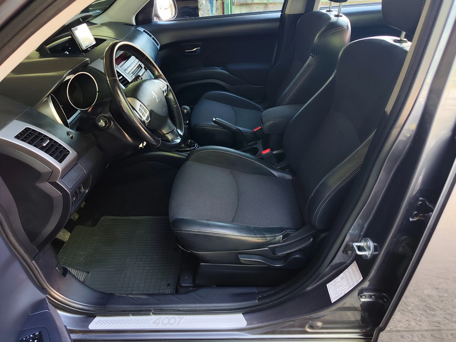 Peugeot 4007 2.2HDI 7-Местен, снимка 16 - Автомобили и джипове - 54764443