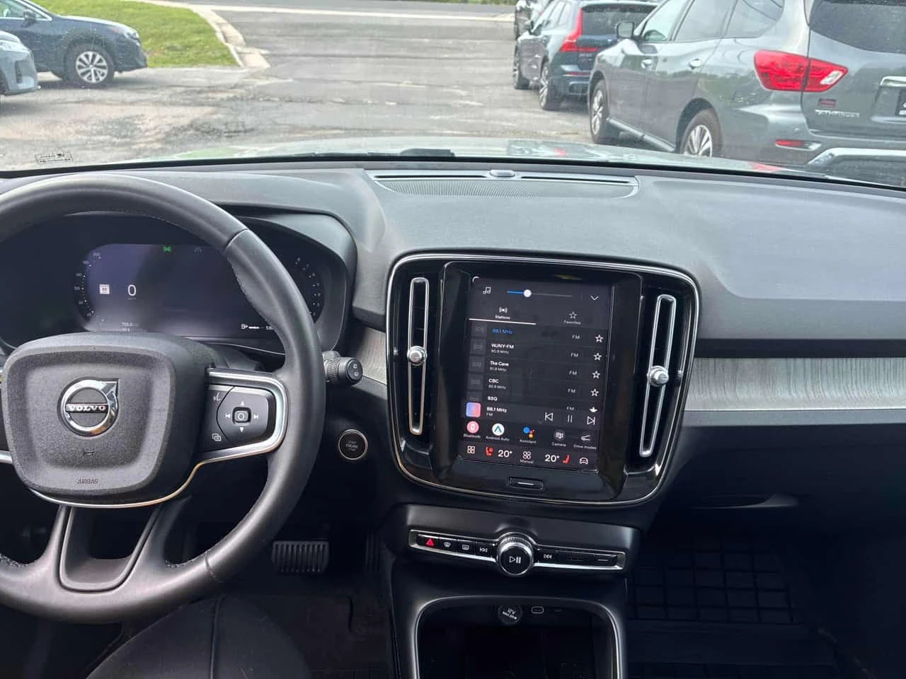 Volvo XC40 * Plus Bright Theme * АВТОКРЕДИТ * , снимка 10 - Автомобили и джипове - 54883538