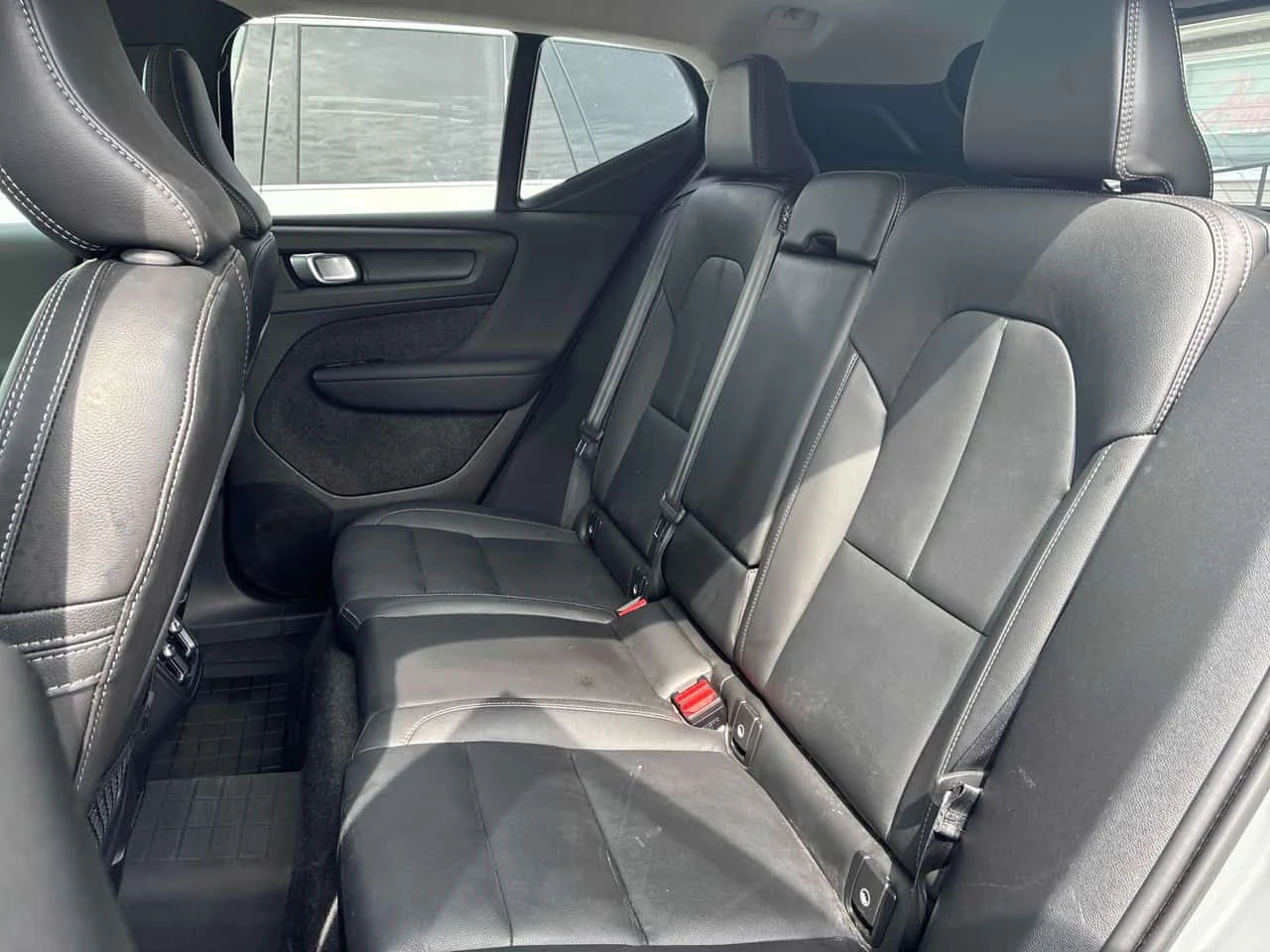 Volvo XC40 * Plus Bright Theme * АВТОКРЕДИТ * , снимка 12 - Автомобили и джипове - 54883538