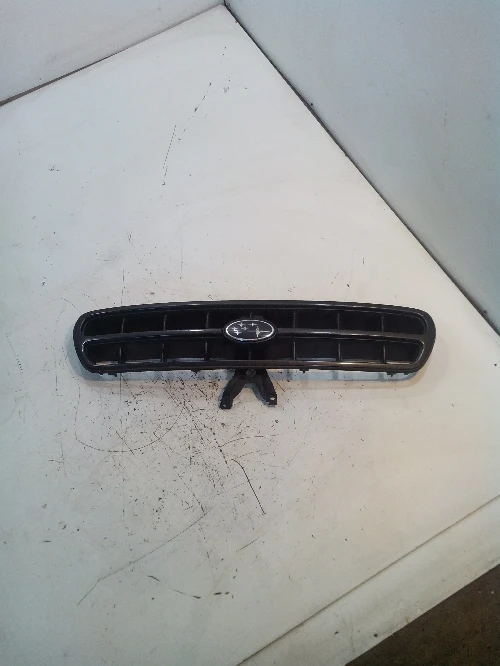 Решетка между фарове за Субару Аутбек